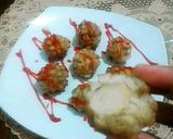 Foto langkah ke 7 dari resep Bola-bola Kentang Sosis.