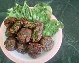 A picture of step 6 of Spinach kababs with spinach chips.
