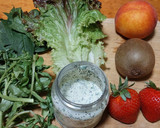 Foto del paso 1 de la receta: Ensalada veraniega de hojas verdes y frutas frescas