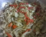 Foto del paso 2 de la receta: Revuelto de salchipapas