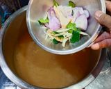 รูปขั้นตอนการทำที่ 1 ของ ต้มปลานิลใส่ใบมะขาม