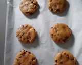 Foto del paso 3 de la receta: Galletitas con chips de chocolate, bañadas en chocolate