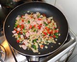 A picture of step 4 of Arepas with Scrambled Eggs and Ham.