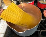 A picture of step 1 of Garlic Chicken Linguine.