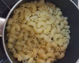 Foto langkah ke 2 dari resep Macaroni keju, bayam dan Ma Ling (non halal).