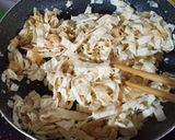 Hình bước làm 2 của món Mì xào cà chua keto