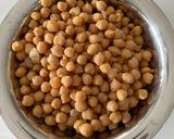 A picture of step 1 of Chilli Chana.