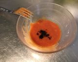 Une image de l'étape 2 de Côtes de porc laquées œuf, tomate, soja, persil.