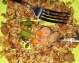 Foto langkah ke 4 dari resep Nasgor Sosis Bakso Sayuran Ala Simple.