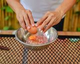 รูปขั้นตอนการทำที่ 3 ของ หมูสับทอดกระเทียมพริกไทย หรือ หมูก้อนทอด กินกับซอส อร่อยสุดๆ😋