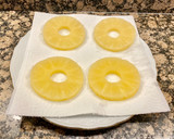 Foto del paso 2 de la receta: Pastel con piña y caramelo