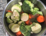 Foto del paso 3 de la receta: Crema de calabacines, brócoli y zanahorias