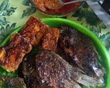 Foto langkah ke 7 dari resep Mujair vs tahu goreng bakar.