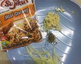 Foto langkah ke 1 dari resep Nasi Goreng Keju “MBS”.