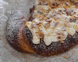Foto del paso 6 de la receta: Macro croissant con crema de chocolate blanco y almendras