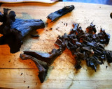 Foto del paso 2 de la receta: Las setas trompeta de la muerte - cómo secar
