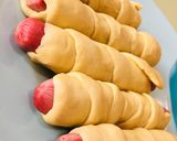 A picture of step 3 of Sausage rolls.