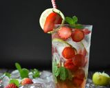 Foto langkah ke 5 dari resep Strawberry Mojito.
