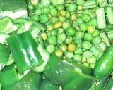 A picture of step 1 of Tadka Green pulao.