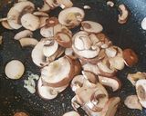 A picture of step 1 of Risotto with mushrooms.
