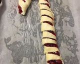 A picture of step 3 of Candy cane danish.