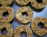 Foto langkah ke 2 dari resep Donat Indomie.