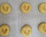 Foto del paso 2 de la receta: Galletas corazón de mermelada ❤️Heart shaped thumbprint cookies by Irum Zaidi from U. K. 🇬🇧