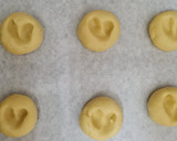 Foto del paso 2 de la receta: Galletas corazón de mermelada ❤️Heart shaped thumbprint cookies by Irum Zaidi from U. K. 🇬🇧