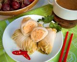 Foto langkah ke 6 dari resep Sawi Gulung Isi Udang Saus Kacang.