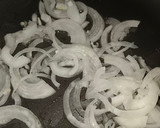 Foto del paso 2 de la receta: Merluza encebollada en amarillo