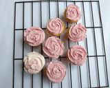 Foto langkah ke 6 dari resep Vanilla Cupcake ❣.