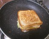 A picture of step 6 of Chicken & veg mayonnaise cheese sandwich.