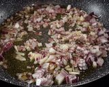 Foto del paso 1 de la receta: Tronco de boniato relleno de carne y níscalos con salsa de jamón