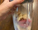 A picture of step 2 of Strawberry banana smoothie.