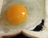 Foto langkah ke 2 dari resep Roti Telur Bakar.