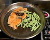 乾煎鮭魚佐四季豆的食譜步驟2照片