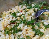 Foto langkah ke 3 dari resep Bakwan jagung daun mint.