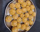 तीळगुळ (Tilgul Ladoo Recipe In Marathi) रेसिपी स्टेप 3 फोटो 