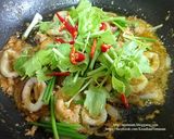 รูปขั้นตอนการทำที่ 4 ของ หมึกผัดไข่เค็ม