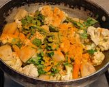 A picture of step 2 of Fulkopir Bati Chorchochori (Cauliflower Florets with coriander).