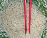 Foto langkah ke 3 dari resep Misoa Tumis Sayur.