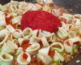 Foto del paso 3 de la receta: Arroz con calamares y langostinos
