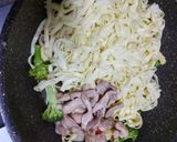Foto langkah ke 4 dari resep Mi sayur.