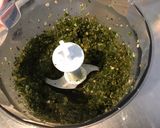 Une image de l'étape 5 de Purée de piments indiens à l'ail fumé, coriandre et citron.