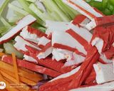 Foto del paso 2 de la receta: Ensalada de surimi y vegetales