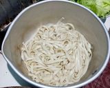 Foto langkah ke 2 dari resep Kwetiau Goreng Selada.