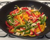 Foto del paso 2 de la receta: Tacos de alambre de res con queso Oaxaca