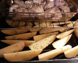 Foto del paso 9 de la receta: Pollo al ajillo y romero al horno con patatas asadas
