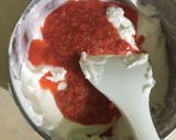 Foto langkah ke 3 dari resep Strawberry Cheesecake No Bake.