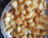 A picture of step 7 of Aloo palak with makhani gravy.